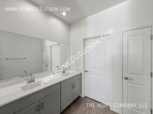 Building Photo - 10348 E Silver Slate Pl