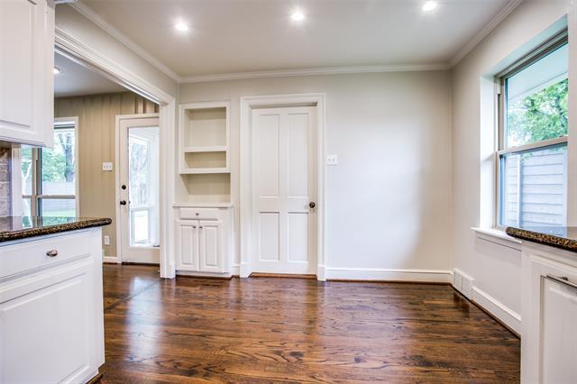 Building Photo - 6908 Lavendale Ave