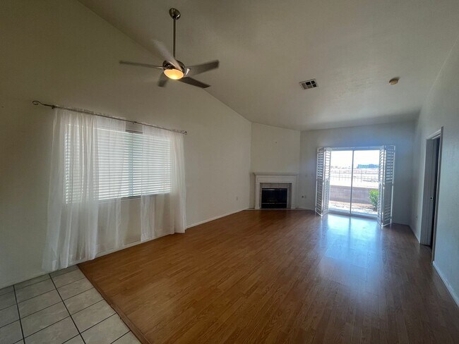 Building Photo - Sunny 2-Bed, 2-Bath in gated community!