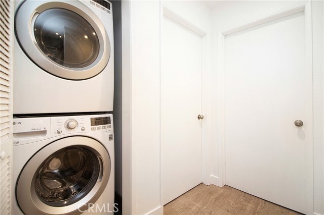 Building Photo - 1322 E 3rd St