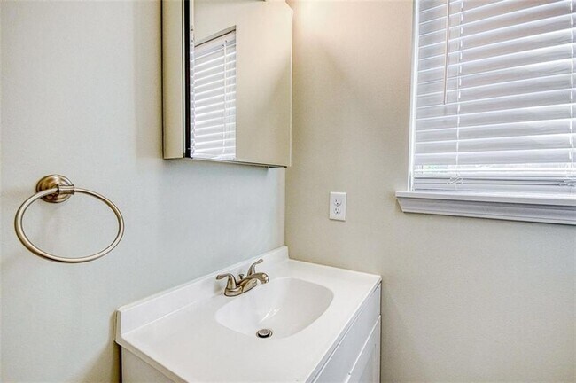 Building Photo - 211 Bumgarner Ave