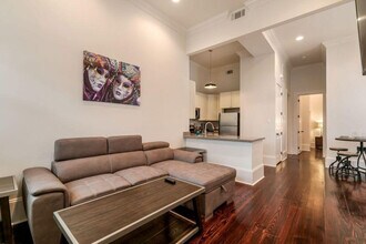 Building Photo - 1525 Carondelet St