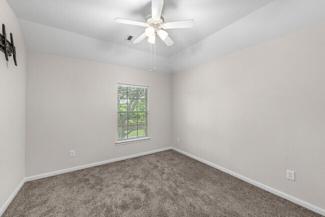 Building Photo - 2519 Fair Oak St