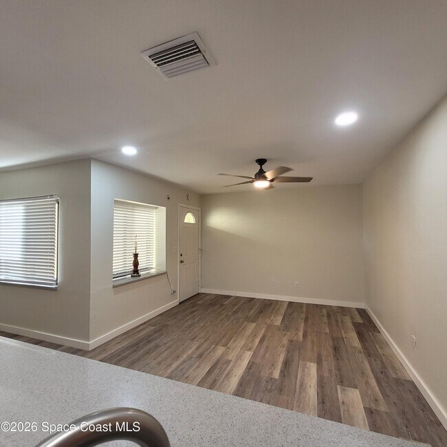 Building Photo - 1460 Sheafe Ave NE