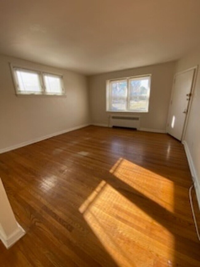 Building Photo - 801 Eaton Rd