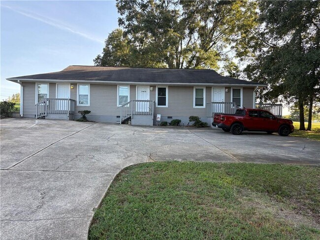 Building Photo - 3749 Old Plainview Rd