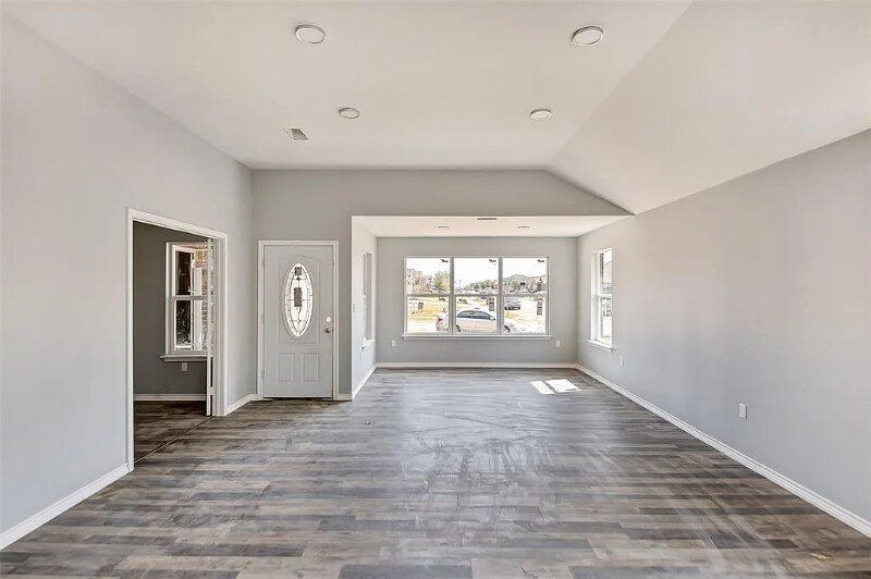 Building Photo - 1100 Primrose Dr