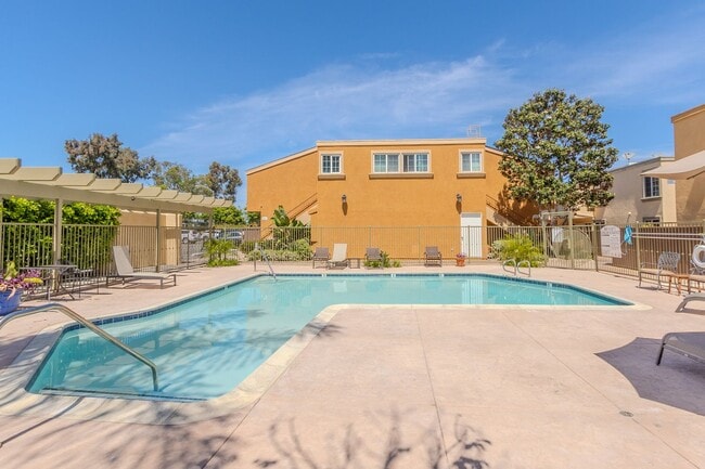 Building Photo - 5252 Balboa Arms Dr