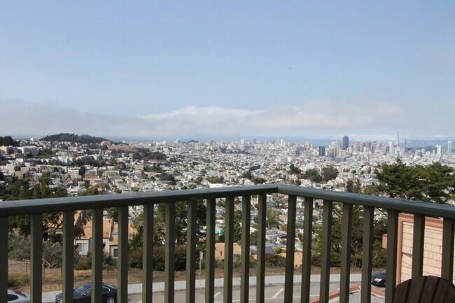 Building Photo - Epic REA: Top Floor 2 BR/2 BA Condo, Pano Views, Balcony, 3-4 Pkg, Storage
