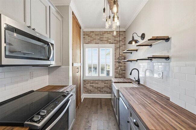 Building Photo - 2117 W Dekle Ave