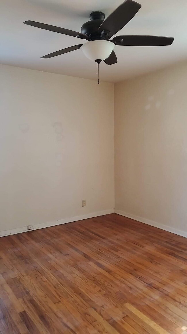 HARDWOOD FLOORS IN BEDROOM - 218 Randel Ave