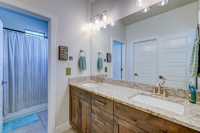 Building Photo - "Charming 3-Bedroom Retreat with 2 Baths and 2150 Sq. Ft. of Comfort in Santa Clara!"