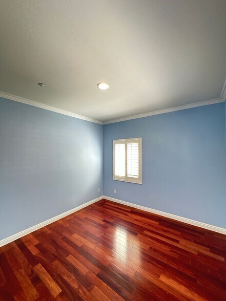 Building Photo - 120 De Anza St