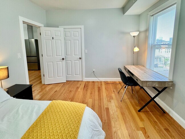 Building Photo - 186 Hillside St