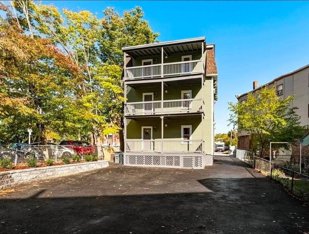 Building Photo - 348 Centre St