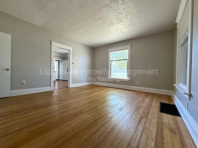 Building Photo - 1732 7th St