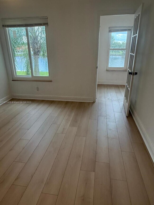 Building Photo - 12510 Vista Isles Dr