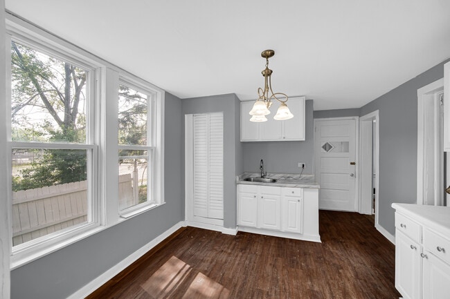 Building Photo - 72 E 136th St