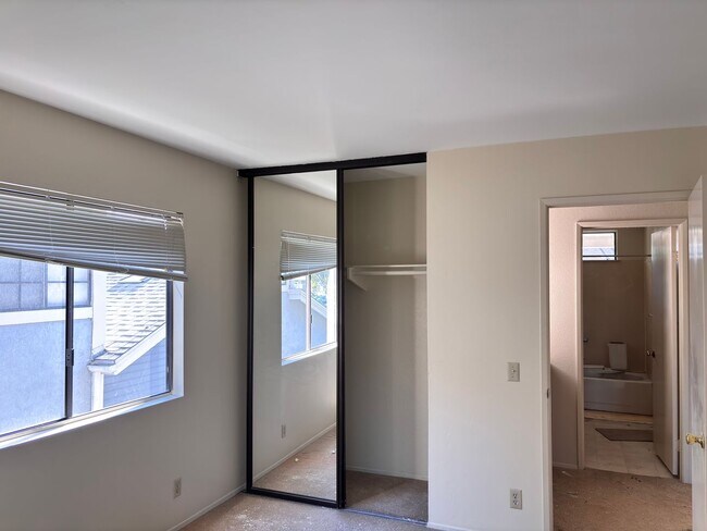 Building Photo - 3 bedrooms townhome in Chula Vista CA - Terranova Area