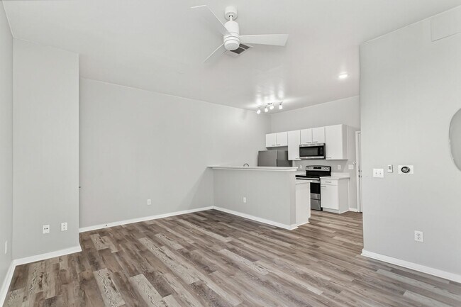 Building Photo - 1 Bedroom, 1 Bath Condo!