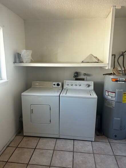 Building Photo - 1620 Birch Ct