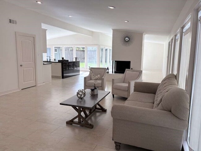 Building Photo - 4711 Imogene St