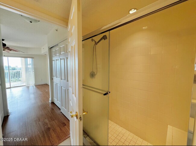 Building Photo - 4670 Links Village Dr