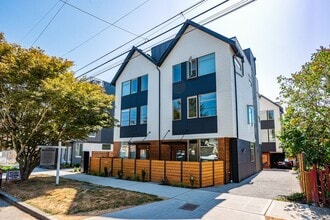 Building Photo - Ballard Townhouse