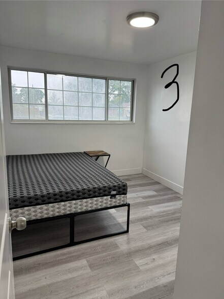 Room 3 - 883 E Sego Lily Dr