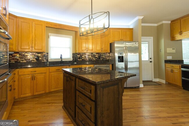 Building Photo - 5166 Wheeler Dr