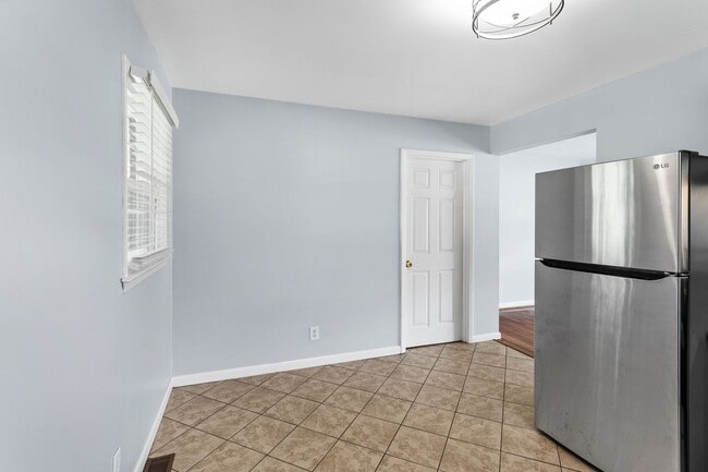 Building Photo - 4-Bed, 2-Bath Home with Fenced Yard in Win...