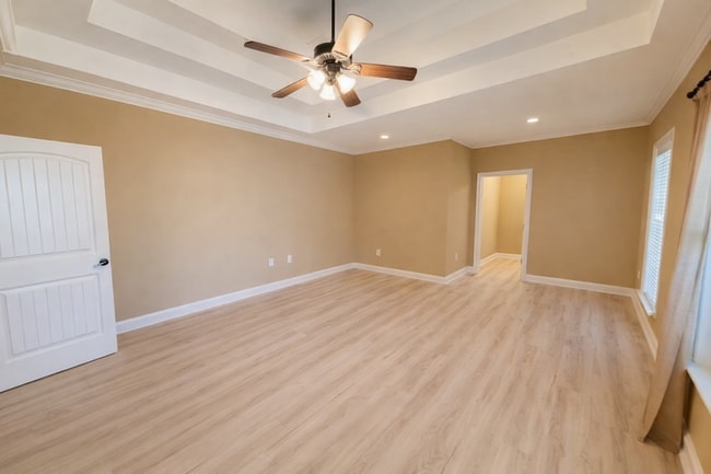 Building Photo - 736 River N Blvd