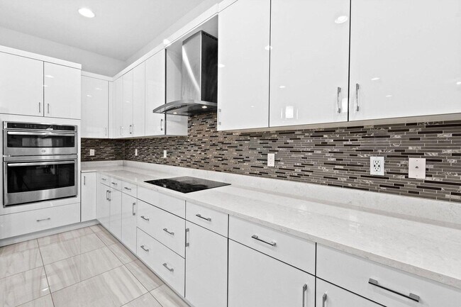 Building Photo - 1221 Faulkner Ter