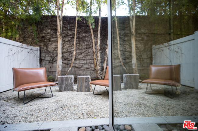 Building Photo - 3450 Cahuenga Blvd