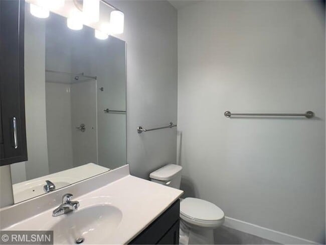 Building Photo - 3325 E 52nd St