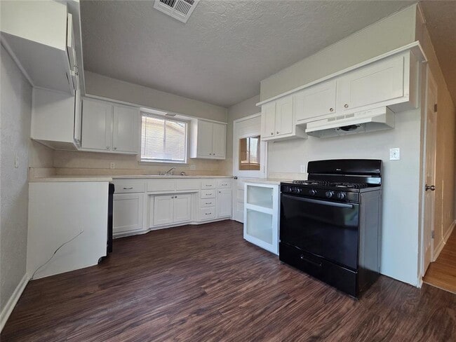 Building Photo - 1917 Treat Dr