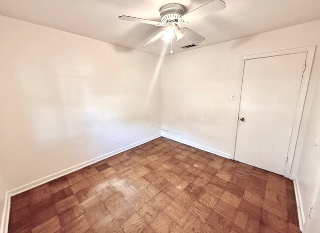 Building Photo - 3 Bedroom Home in Parkland Terrace