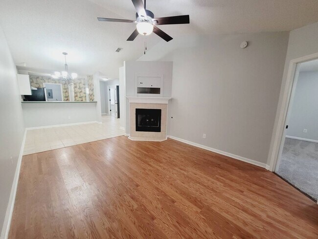 Building Photo - LOVELY 3/2 w/ Screened Porch, New Carpet in Bedrooms, Washer/Dryer, & Privacy Fenced Yard! Includ...