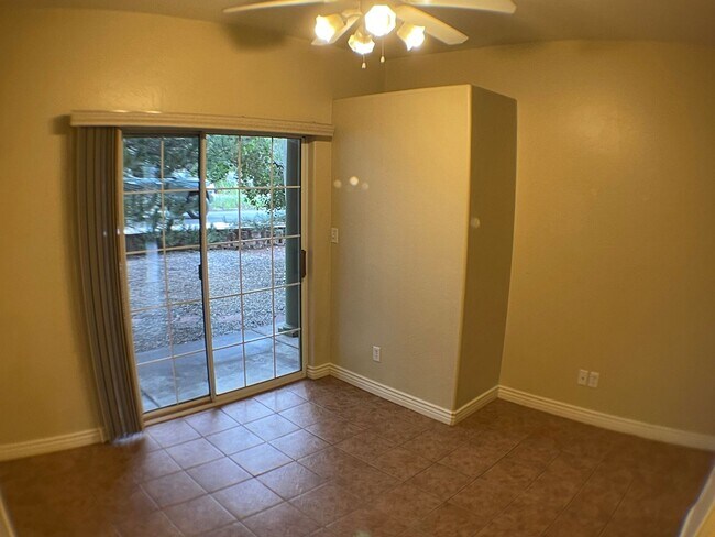 Building Photo - Townhouse in University heights COMING SOON!