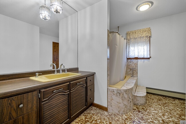 Building Photo - 117 Church Hill Rd