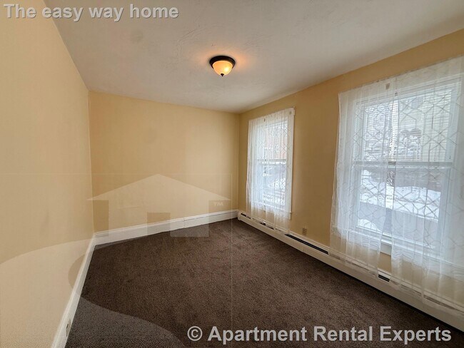 Building Photo - 15 Laurel St