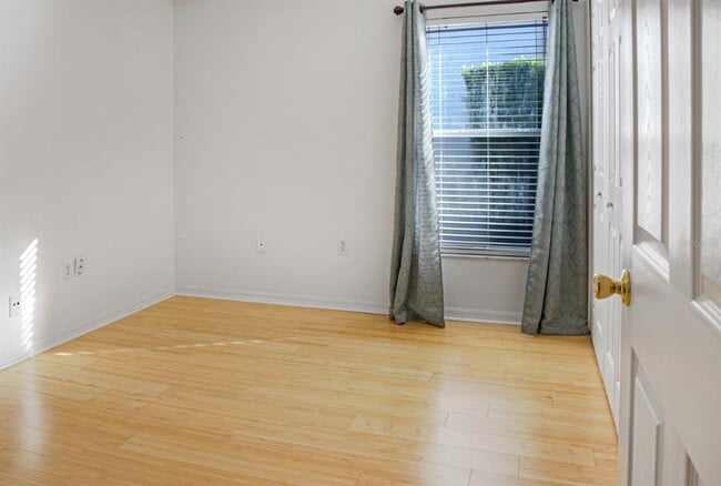 Building Photo - 126 Spring Glen Dr