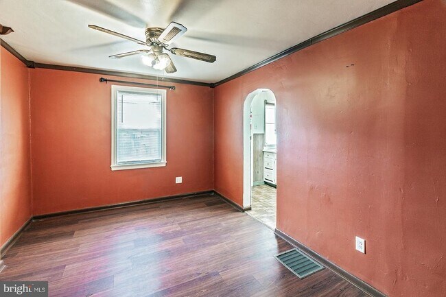 Building Photo - 3312 W 13th St