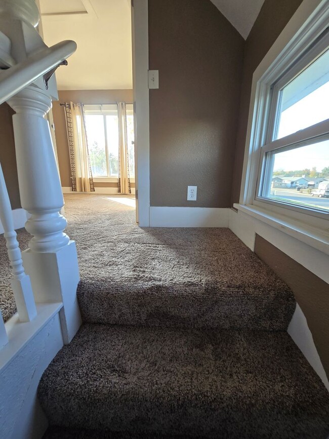 Building Photo - 2 Bed 1.5 Bath