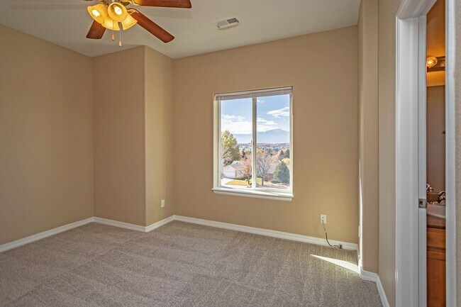 Building Photo - Beautiful Ranch-Style Condo with Attached ...