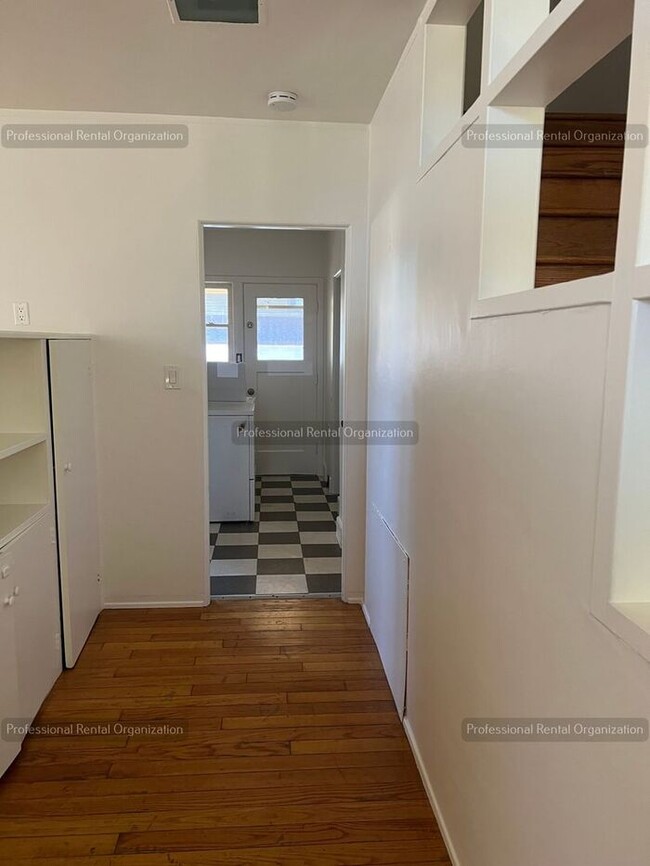 Building Photo - Large Historical Mare Island Duplex Unit