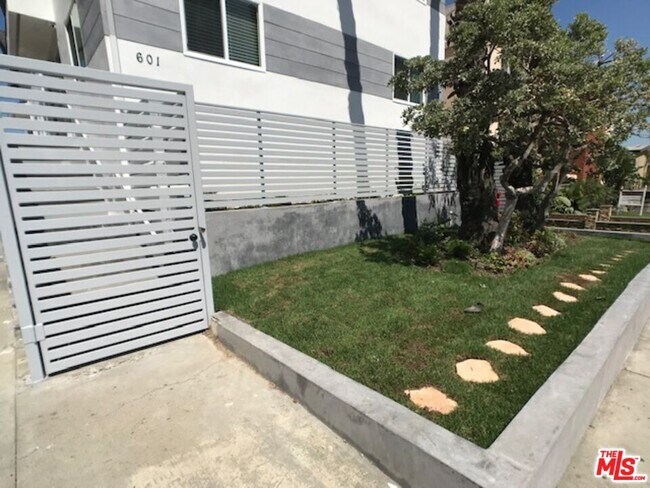 Building Photo - 601 Normandie Ave