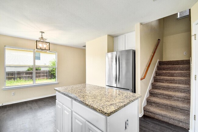 Building Photo - 410 Cardinal Way