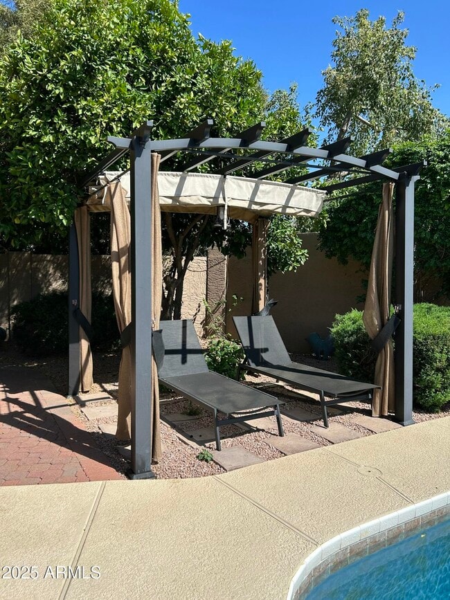 Building Photo - 8397 E Thoroughbred Trail