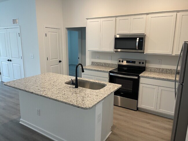 Building Photo - 5665 Deep River Ave